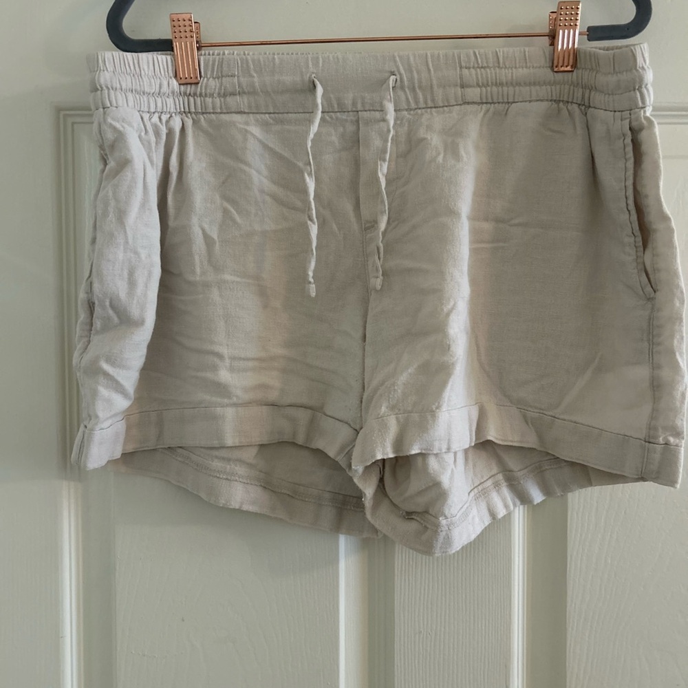 Old Navy Women's Light Tan Athletic Shorts